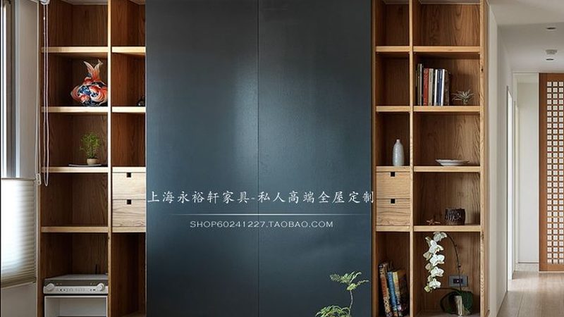 实木衣帽间与颗粒板衣帽间：材质差异与家居体验**