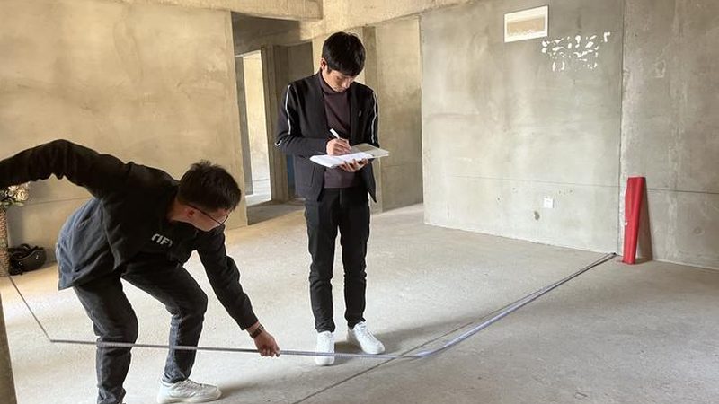 定制书柜的工艺细节决定了其品质和美观度。在报价清单中，要关注以下工艺：